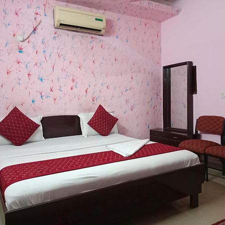 Airport Hotel Pariksheet Inn 뉴델리 외부 사진