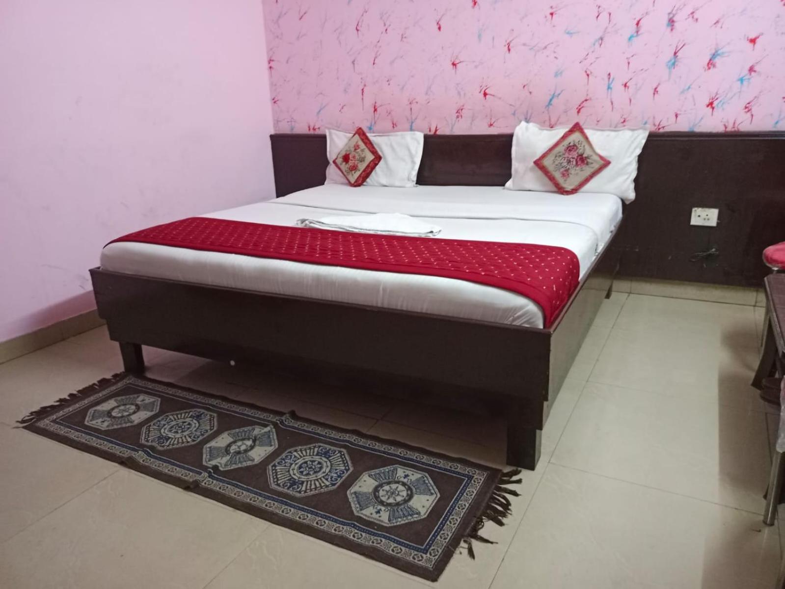 Airport Hotel Pariksheet Inn 뉴델리 외부 사진