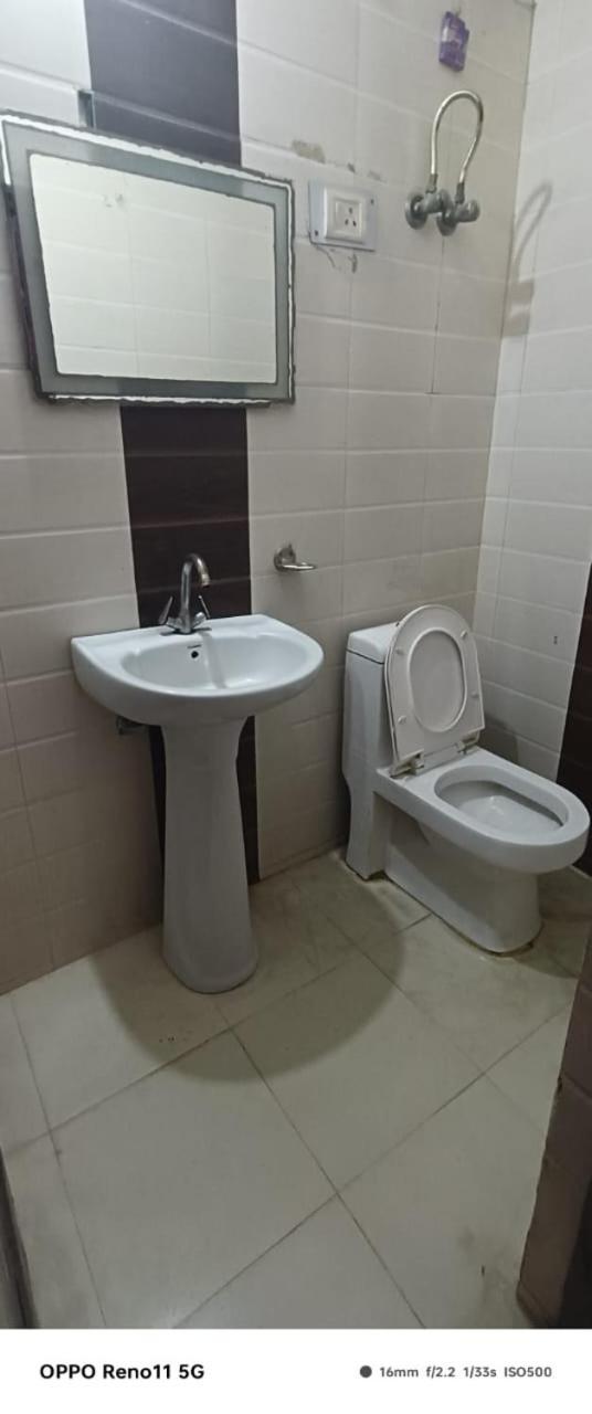 Airport Hotel Pariksheet Inn 뉴델리 외부 사진