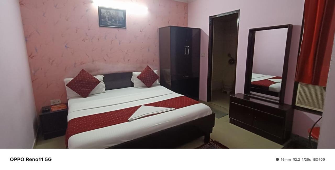 Airport Hotel Pariksheet Inn 뉴델리 외부 사진