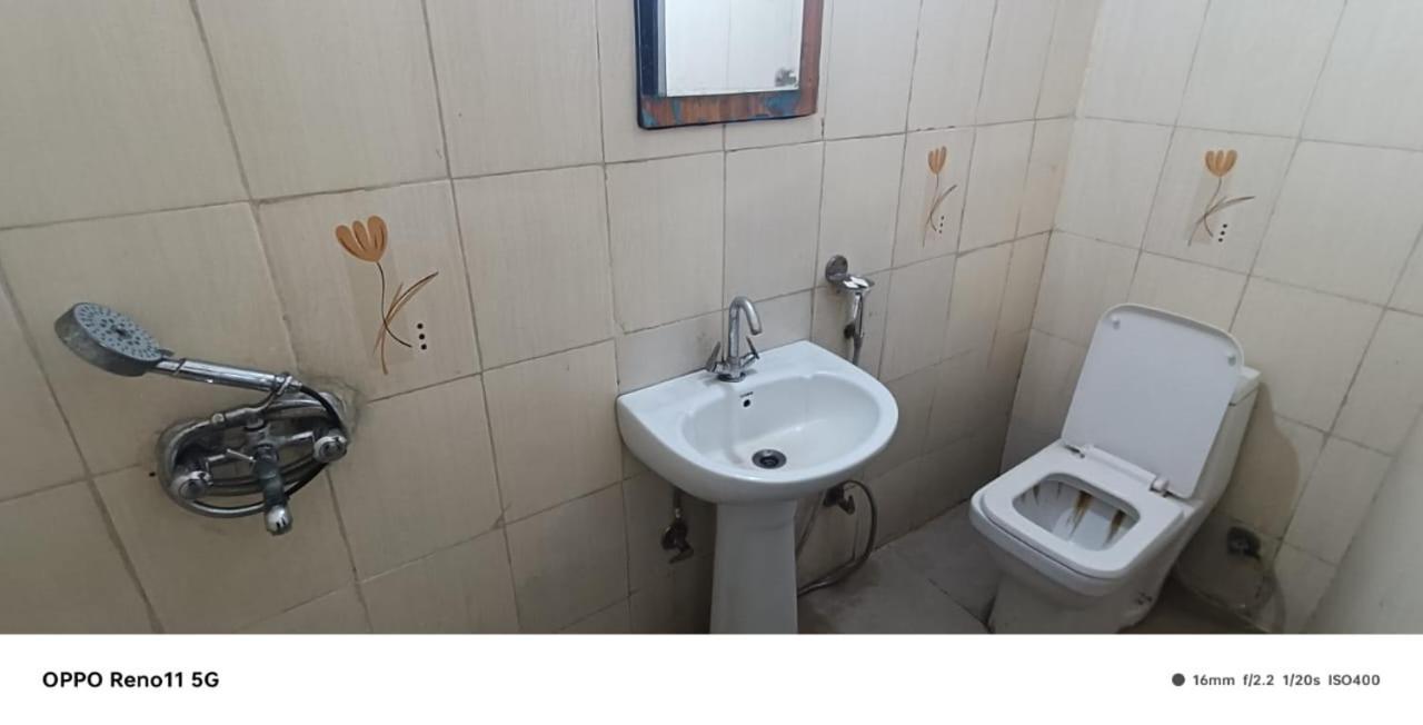 Airport Hotel Pariksheet Inn 뉴델리 외부 사진