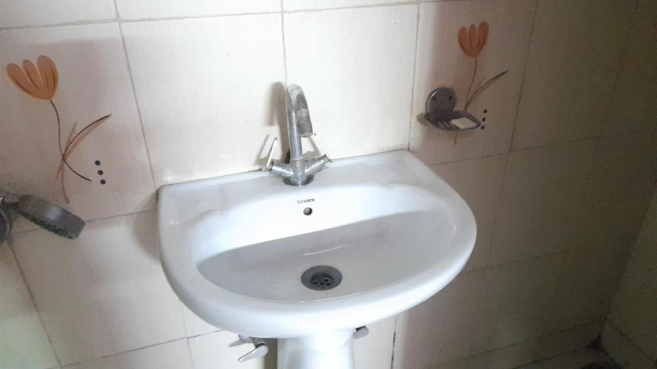 Airport Hotel Pariksheet Inn 뉴델리 외부 사진